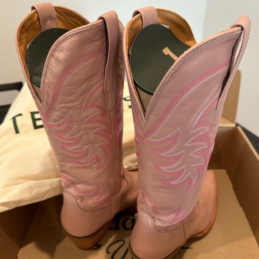 The Annie Tecovas in Misty Rose Cowhide - Picture 10 of 11